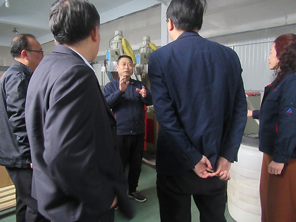 歡迎河南工學(xué)院領(lǐng)導(dǎo)前來看廠并商討合作事項(xiàng)